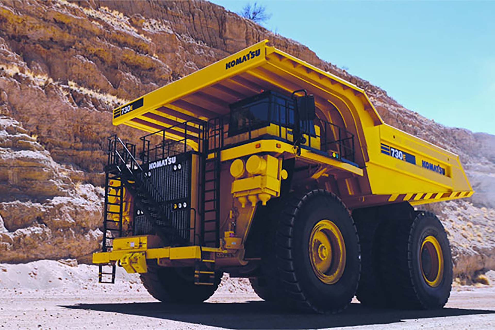  Самосвалы Komatsu 730E-8 грузоподъемностью 194 тонны впервые начнут работу в России.