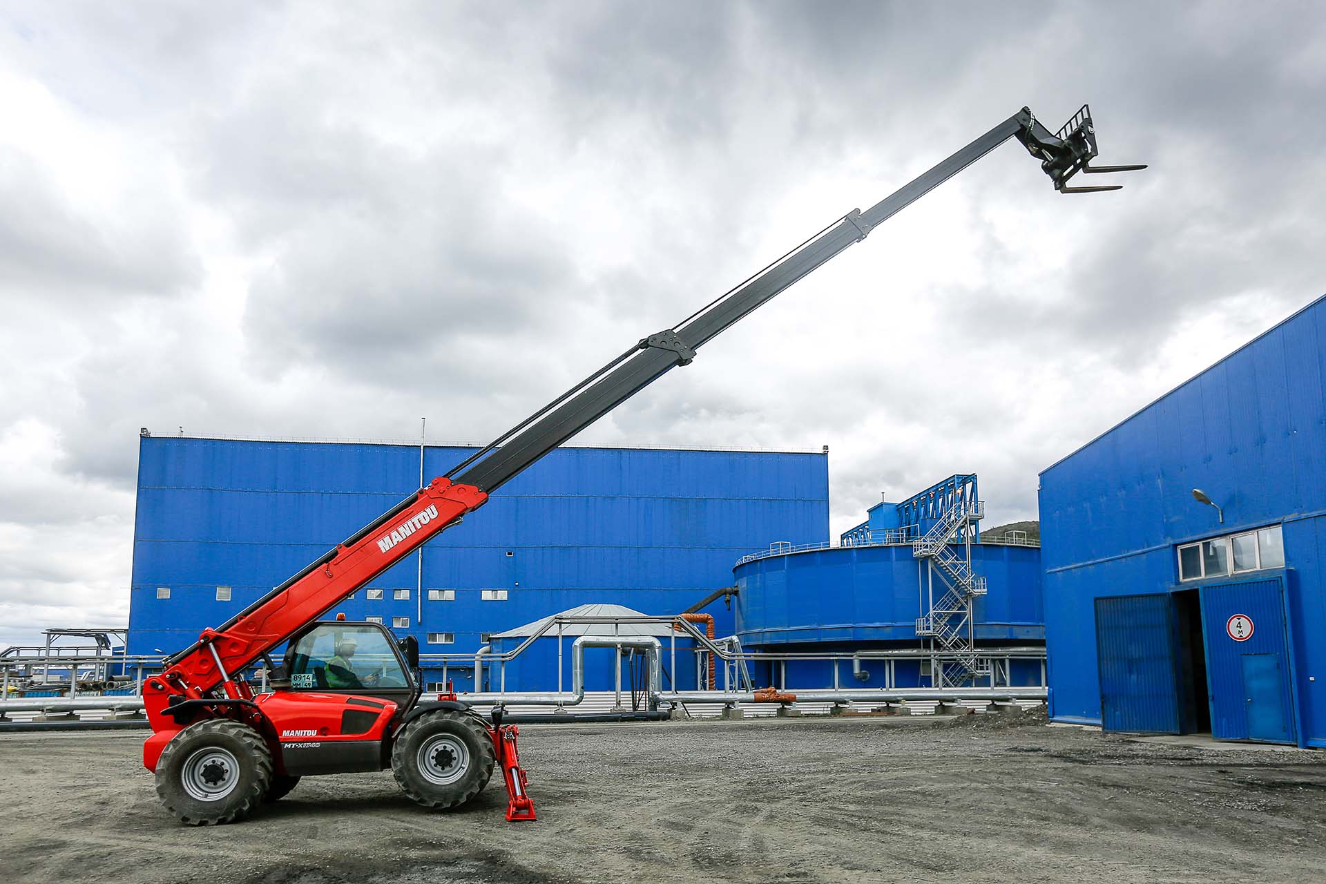 Manitou sav 430. Modern Machinery Komatsu. Модерн Машинери фар Ист. Сахалин Машинери.