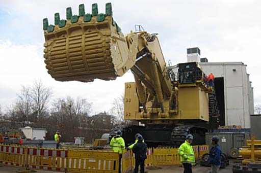 Гусеничный карьерный экскаватор Komatsu PC7000-6